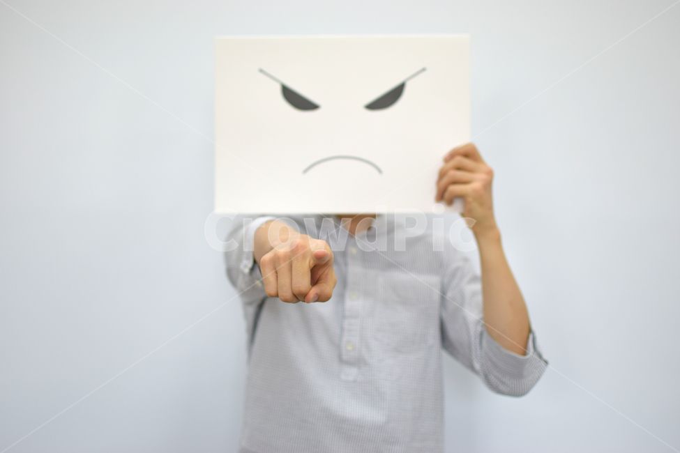 상자,종이,얼굴,표정,제스처,모션,옷,남자,남성,사업,비즈니스,비지니스,소셜,왕따,친구,상사,직장,사회,종이얼굴,표현,의사소통,기업,국민,스트레스,손,팔,사람,인물,인간,human,person,얼굴표정,facial expression,face,손,제스처,표시,손짓,표현,gesture,hand,sign,expression,감정표현,기분,feeling,emotion,연출,컨셉,콘셉,direction,concept