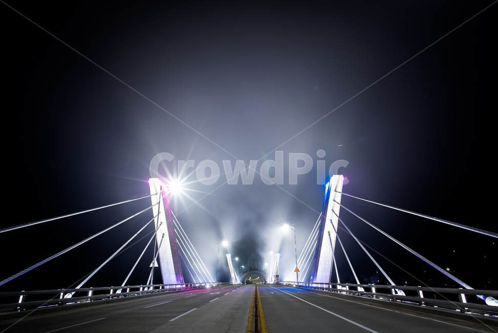 road,도로,freeway,고속도로,highway,고속도로,tarmac,타맥,asphalt,아스팔트,안개,불빛,야경,야경,밤,풍경,nightscape,night,landscape,건축물,건물외관,exterior,building,structure,architecture,construction