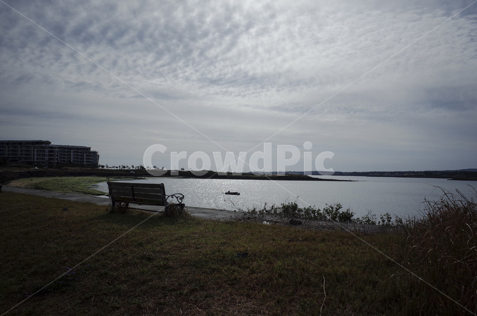 blue,sky,ocean,sea,water,바다,푸른하늘,하늘,푸른바다,shoreline,해안선,자연,furniture,가구,bench,벤치,구름,해변,윤슬,cloud,cloudysky,beach,자연,풍경,nature,landscape