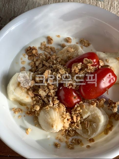 요거트,조식,아침,아침밥,그래놀라,건강식,yogurt,breakfast,granola,health,healthyfood,food,vegetarian,베지테리언,began,비건,감성,wholesome,다이어트