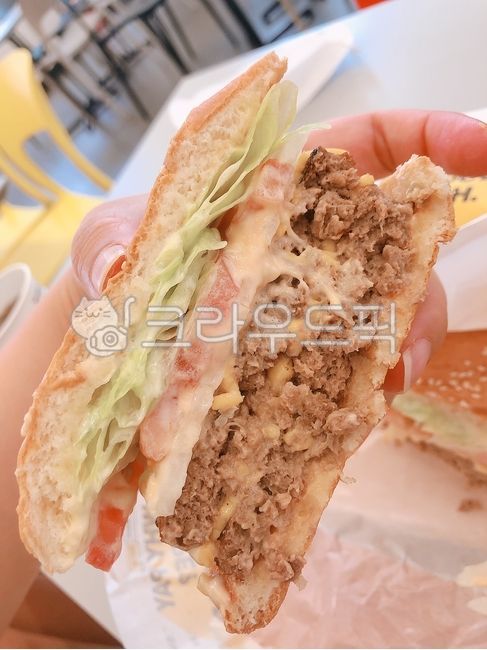 double patty,Hamburger side,lunch,meat burger,Hamburger cross section,fast food,snack,hamburger