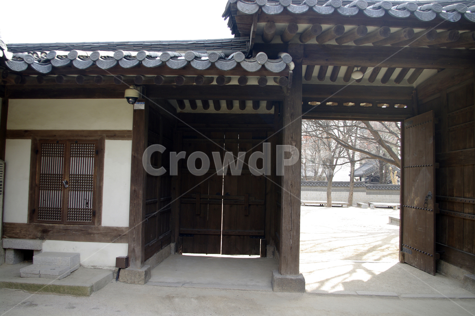 전통가옥,한옥,건축,기와지붕,tradition,문,한국전통,한국문화,korean traditional,korean culture,건축물,건물외관,exterior,building,structure,architecture,construction