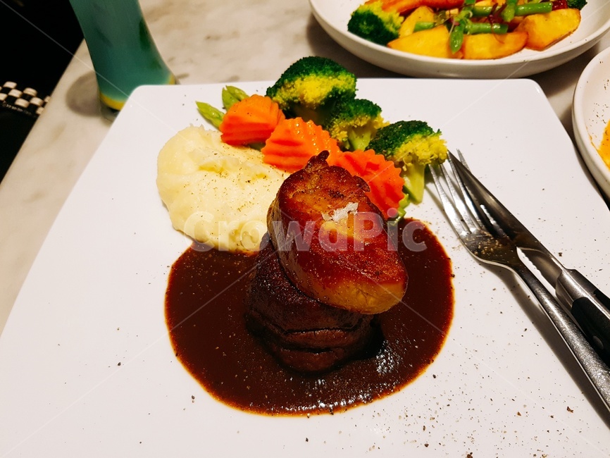 스테이크,외식,양식,레스토랑,비프스테이크,steak,restaurant