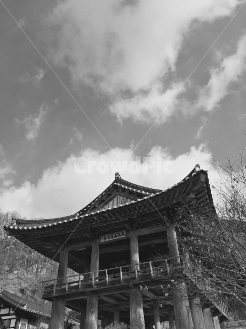 흑백,부석사,영주,구름,겨울,한국전통,한국문화,korean traditional,korean culture,종교,신앙,religion,belief,faith,흑백,모노톤,monochrome,black and white,건축물,건물외관,exterior,building,structure,architecture,construction