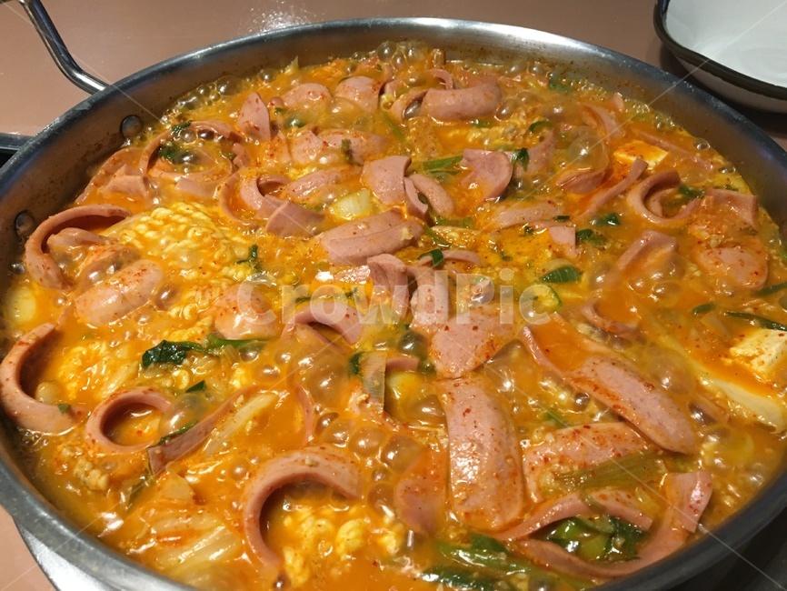 한식,식사메뉴,부대찌개,햄,소세지,라면사리,음식,식재료,요리,food,cook,meal,dishes,food reserves,한식,한국음식,한국요리,korean food,korean dishes,korean meal,korean cook