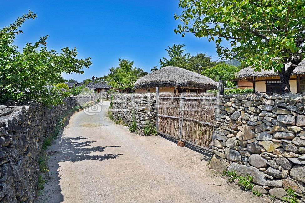 Yean Lee,Asan city,thatched house,common peoples house,Oeam Village,jipseongchon,Oeam Folk Village,traditional house,stone wall road