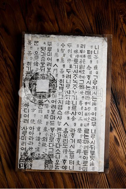 wood,목재,hardwood,견목,furniture,가구,창틀,전통창,인테리어디자인,스테인우드,한국,전통,한국적인,창호지문,창호지,전통창호,전통문,훈민정음,한글날,한글,세종대왕