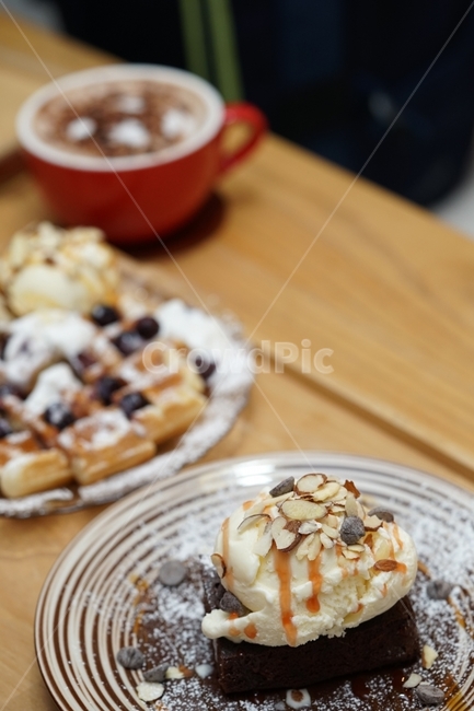 브라우니,커피,라떼,밀크티,초코,아이스크림,빵,간식,음식,달콤,스위트,달달,먹방,소프트,카페,데이트,색감,먹거리,접사,까페,와플,식감,분위기,감성,감성사진,티,티타임,음식,식재료,요리,food,cook,meal,dishes,food reserves,빵,bread,디저트,간식,후식,dessert,snack