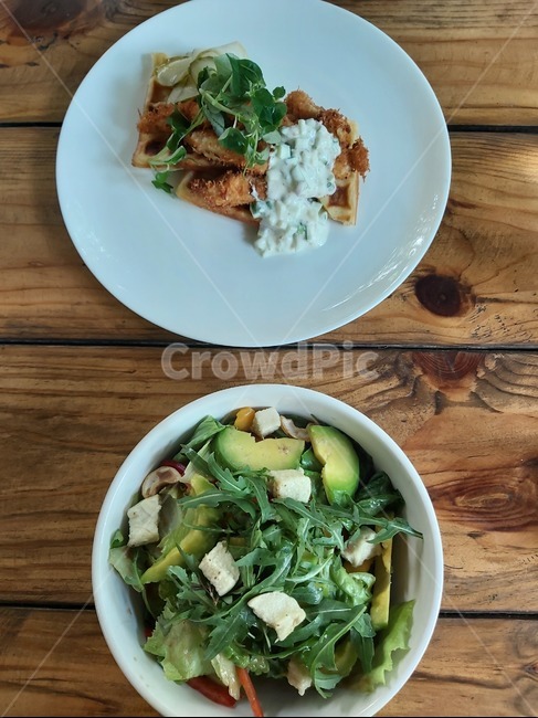샐러드,녹색채소,베지테리언,채소,야채,아보카도,채식,vegan,vegetable,food,salad,avocado,음식,green,녹색,식사,나무테이블,건강,health,웰빙,초록색,신선한,헬스케어,헬스,healthcare