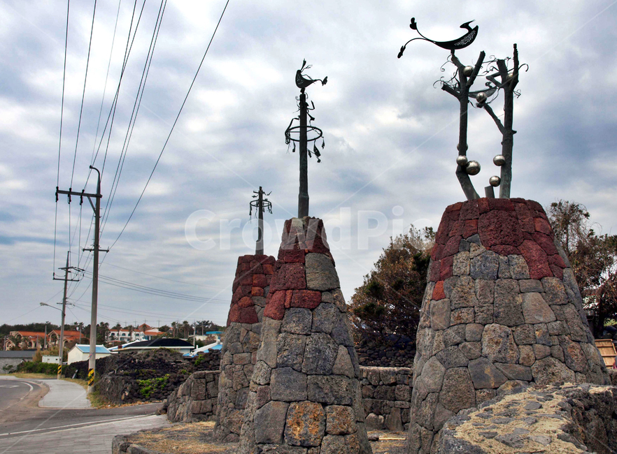 제주,올레5코스,올레길,서귀포,마을,제주도,jeju,jeju island,조각상,동상,석상,조형물,statue,bronze statue,stone statue,path,통로,walkway,보도