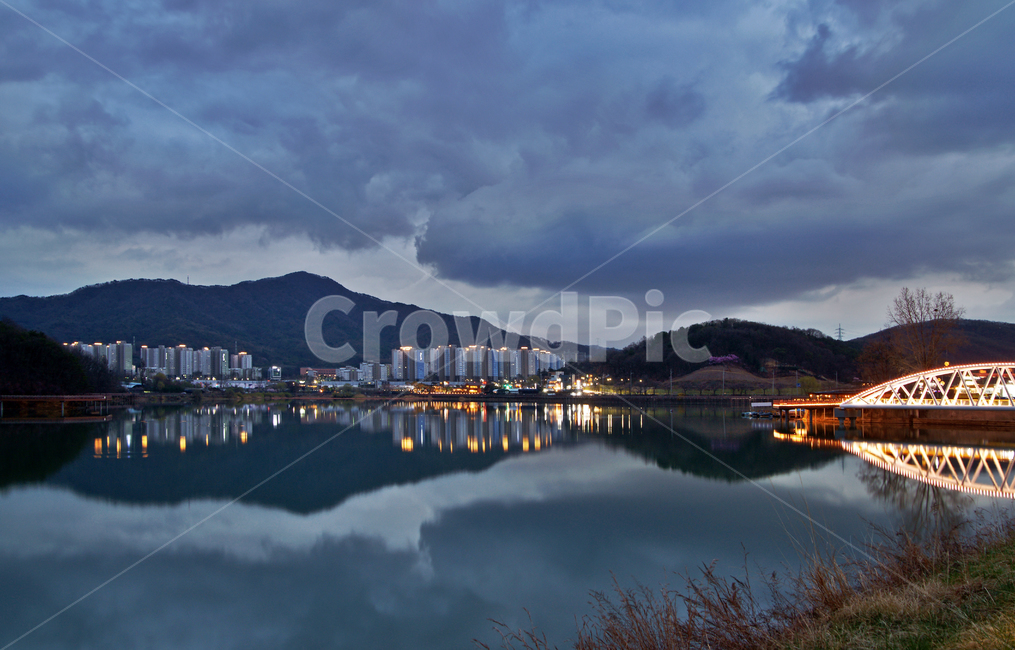 백운호수,탐방로,다리,호수,야경,구름,조명,반영,백운산,아파트,야경,밤,풍경,nightscape,night,landscape,도시,city,한국도시풍경,한국도시경관,korea cityscape,nature,자연,water,물,outdoors,옥외,lake,mountain range,산맥,mountain,산