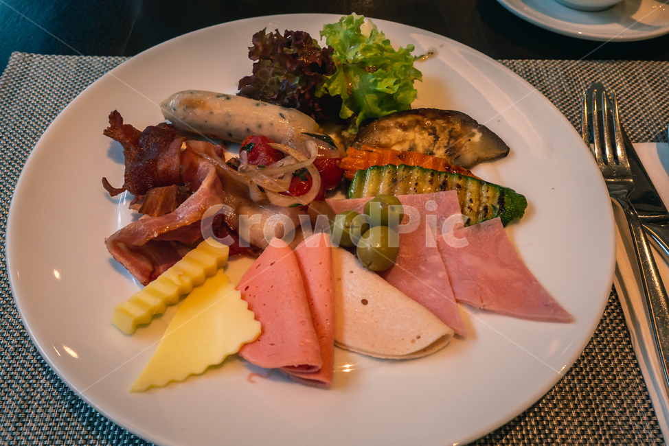 호텔조식,조식,음식,아침,블랙퍼스트,브렉퍼스트,아침식사,식사,햄,치즈,소시지,호텔식사,호텔아침식사,호텔조식테이블,구운채소,슬라이스햄,breakfast,hotelbreakfast,cheese,food,음식,식재료,요리,food,cook,meal,dishes,food reserves