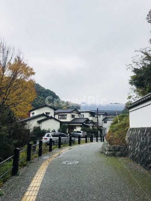 거리,담벼락,뒷골목,집,흐림,울타리,도로,일본,street,wall,house,cloudy,road,fence,japan,도시,풍경,city,landscape,골목길,alley,해외,외국,세계,foreign,oversea,world,세계도시풍경,해외도시풍경,외국도시풍경,world cityscape,walkway,보도,path,통로,asphalt,아스팔트