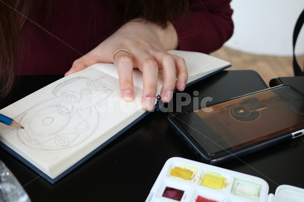 drawing,hand,그림그리는손,그리는,크로키,고체수채화,드로잉,그림,연필,사람,인물,인간,human,person,신체일부,몸,body,예술,art