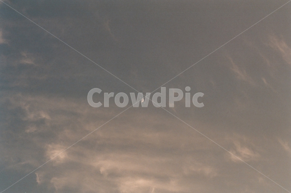 하늘,해질녘,sky,cloud,구름,풍경,초승달,그믐달,달,moon,자연,nature,film,filmshot,filmcamera
