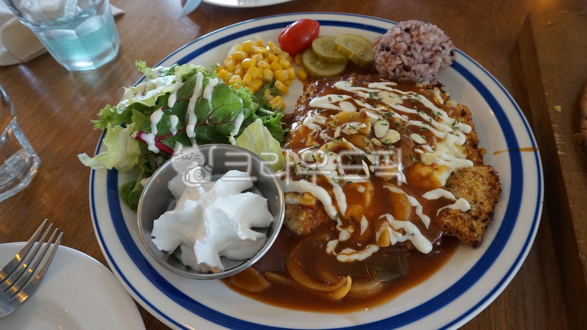 돈까스,돈가스,돼지고기,돈가스튀김,돈가스소스,경양식,생크림,샐러드,돼지고기튀김,pork,meat,tonkatsu,요리,food,크림,cook,마요네즈,튀김,피클,meal,dishes,katsu,식재료,콘,콘샐러드,cream,음식,dessert,디저트,creme,dish,식사,카레,돈까스카레,일본,일본식,일본식카레,일본카레,강황,점식,저녁,저녁식사,점심식사,메뉴,일식