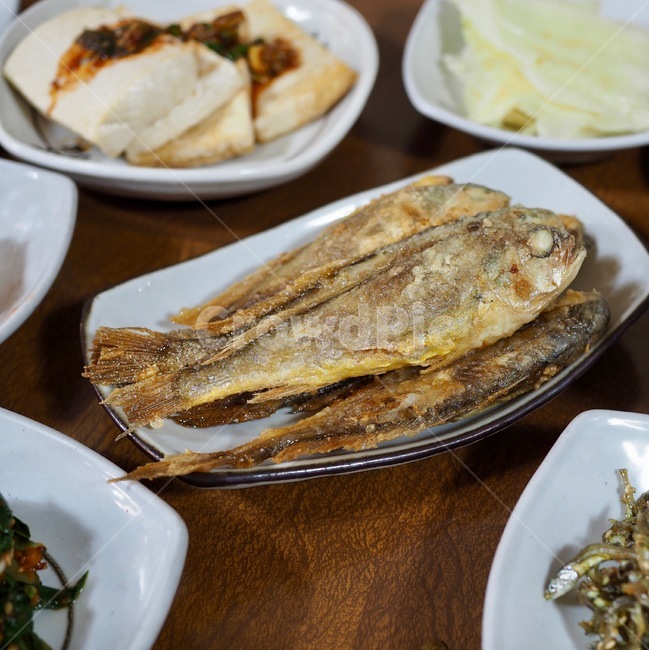 생선구이,조기,생선,반찬,한국음식,배경,웰빙,구이,해산물,grilledfish,early,fish,sidedish,koreanfood,background,wellbeing,grill,seafood,음식,식재료,요리,food,cook,meal,dishes,food reserves,한식,한국음식,한국요리,korean food,korean dishes,korean meal,korean cook