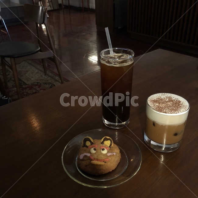 beverage,cup,coffeecup,라떼,drink,컵,마실것,커피컵,latte,음주,coffee,cafe,커피,카페,쿠키,cookie,desert,디저트,후식,커피,카페,coffee,cafe