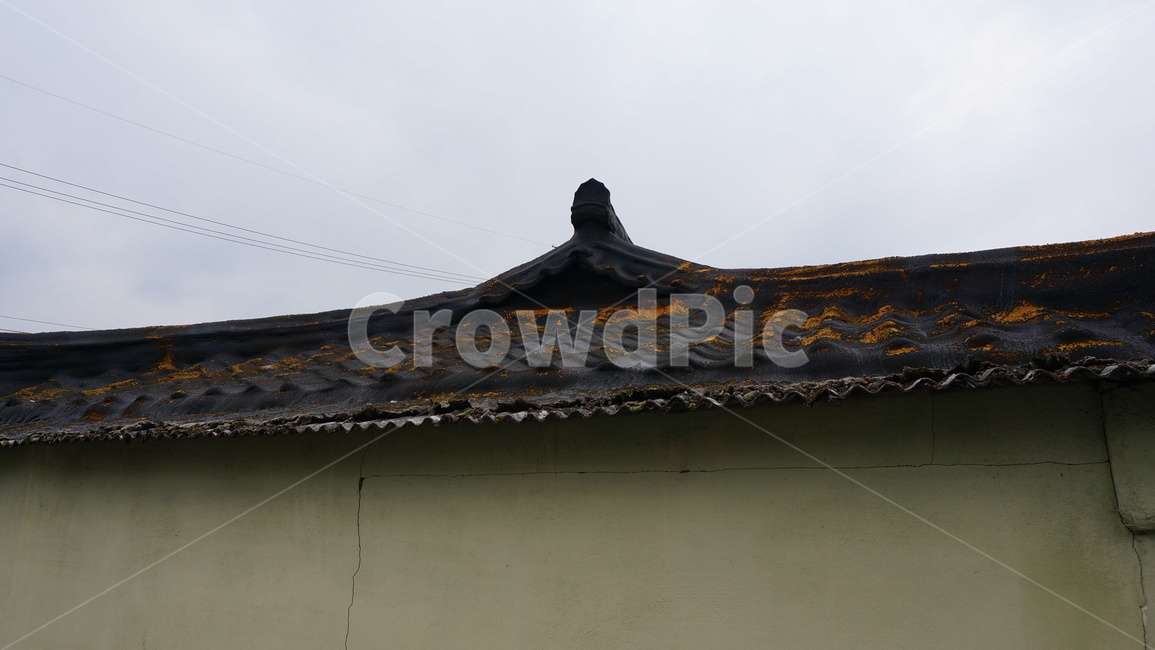 eaves,tile roof,vintage,old,retro,newtro,Emotional photo