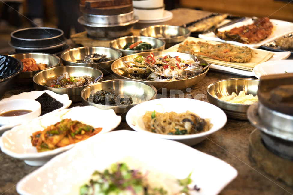 한식,음식,그릇,놋그릇,유기그릇,반찬,게장,간장게장,전,고추,양념,고급,맛있는,식품,한끼,반짝이는,건강,식욕,깔끔한,정갈한,신선한,배경,음식,식재료,요리,food,cook,meal,dishes,food reserves,한식,한국음식,한국요리,korean food,korean dishes,korean meal,korean cook