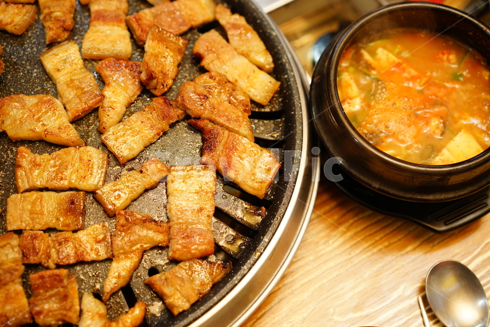 고기,돼지고기,돼지,삼겹살,먹방,술안주,술자리,안주거리,안주,음식,푸드,육식,구이,숯불구이,삼겹이,식사,모임,맛집탐방,맛집,음식,식재료,요리,food,cook,meal,dishes,food reserves,육류,고기,meat,한식,한국음식,한국요리,korean food,korean dishes,korean meal,korean cook