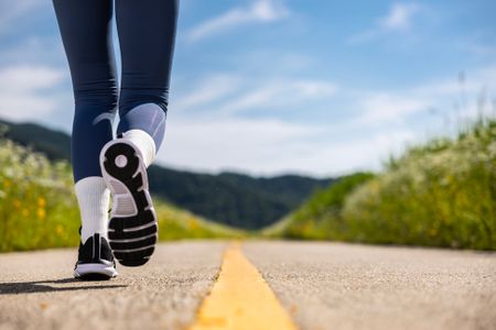 운동-걷기-뒷모습-하반신-런닝