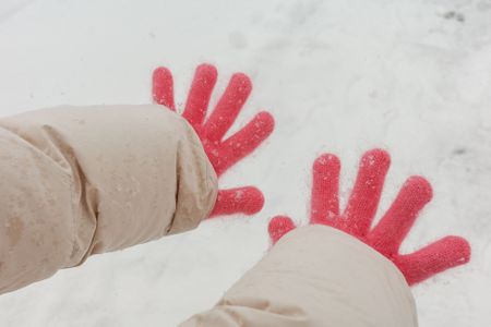 장갑-빨간장갑-겨울-눈-아이